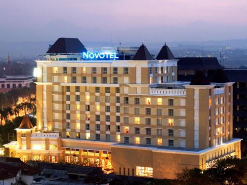 Grand Luxe Hotel